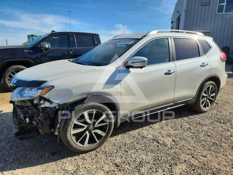 2018 Nissan ROGUE photo