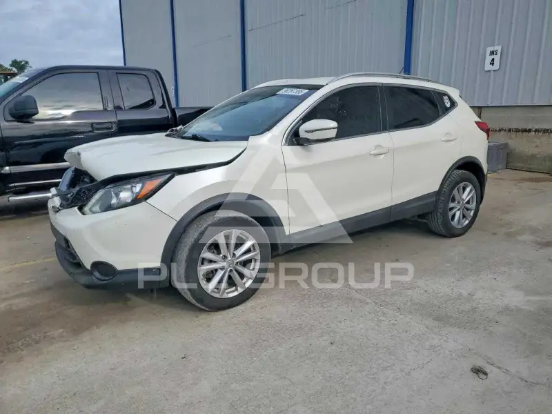 2018 Nissan ROGUE photo