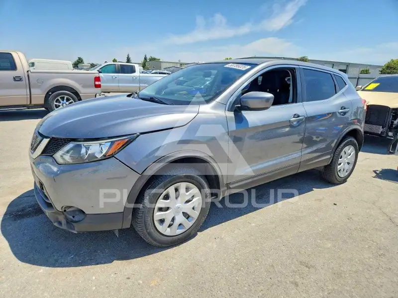 2018 Nissan ROGUE photo
