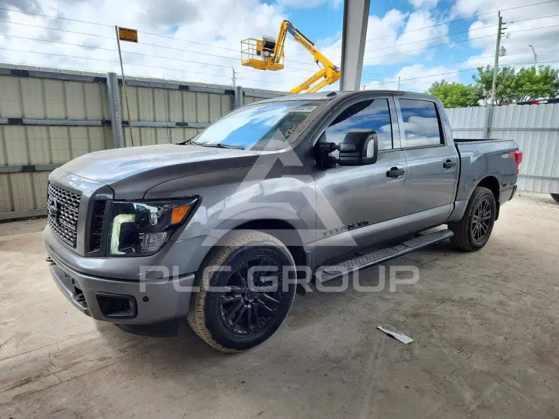 2018 Nissan TITAN фото