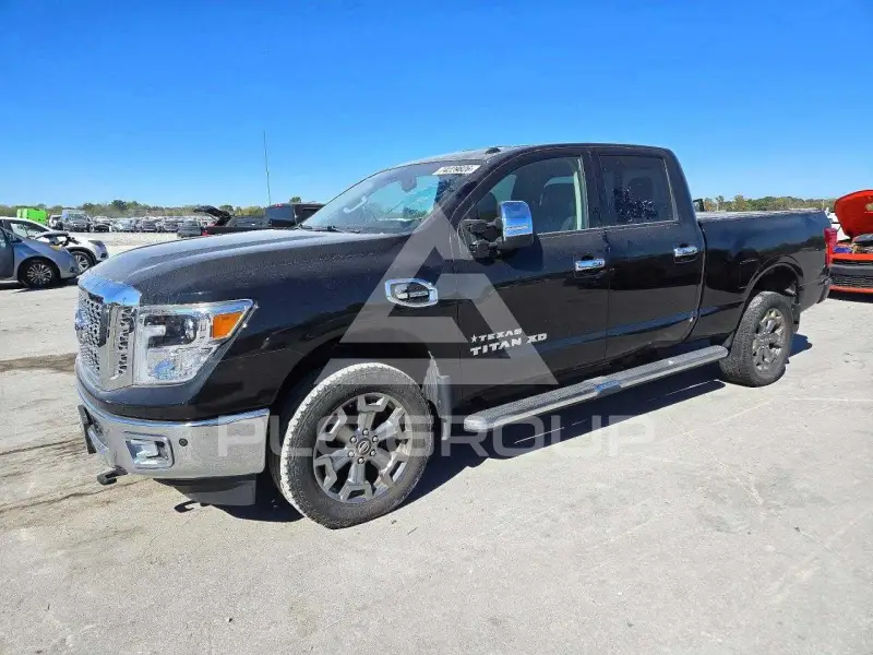 2018 Nissan TITAN photo