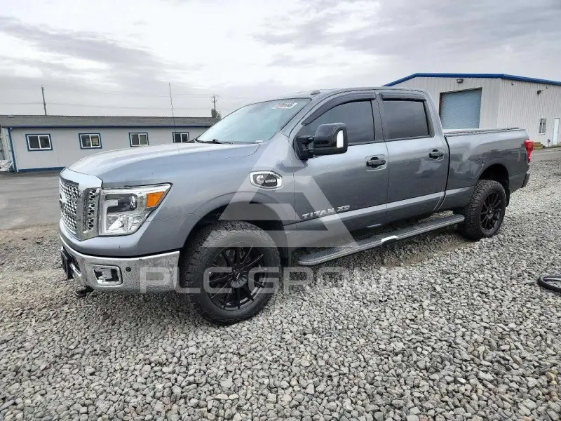 2018 Nissan TITAN photo
