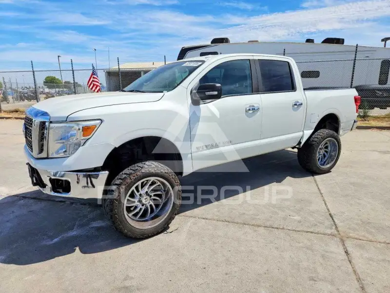 2018 Nissan TITAN фото