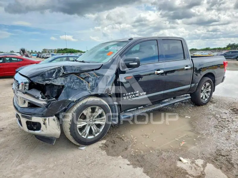 2018 Nissan TITAN photo