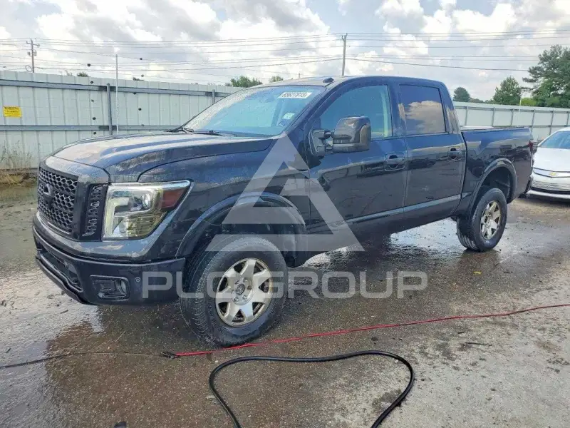 2018 Nissan TITAN photo