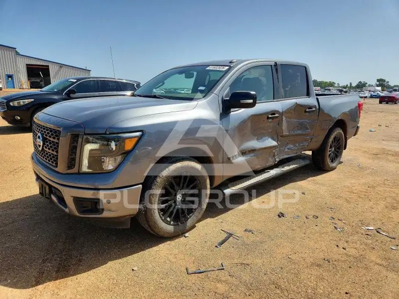2018 Nissan TITAN photo