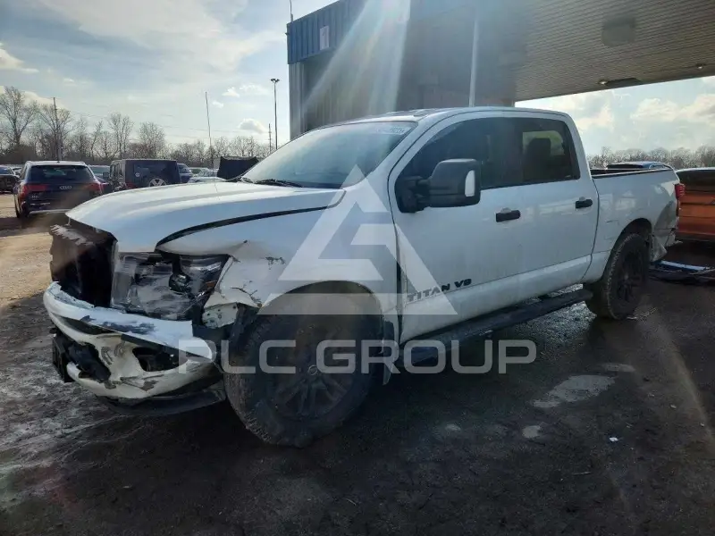 2018 Nissan TITAN фото