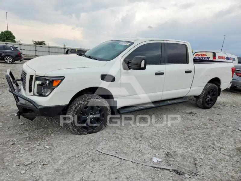 2018 Nissan TITAN photo