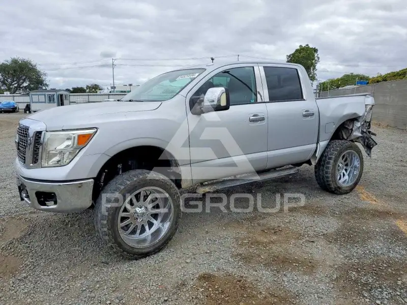 2018 Nissan TITAN фото