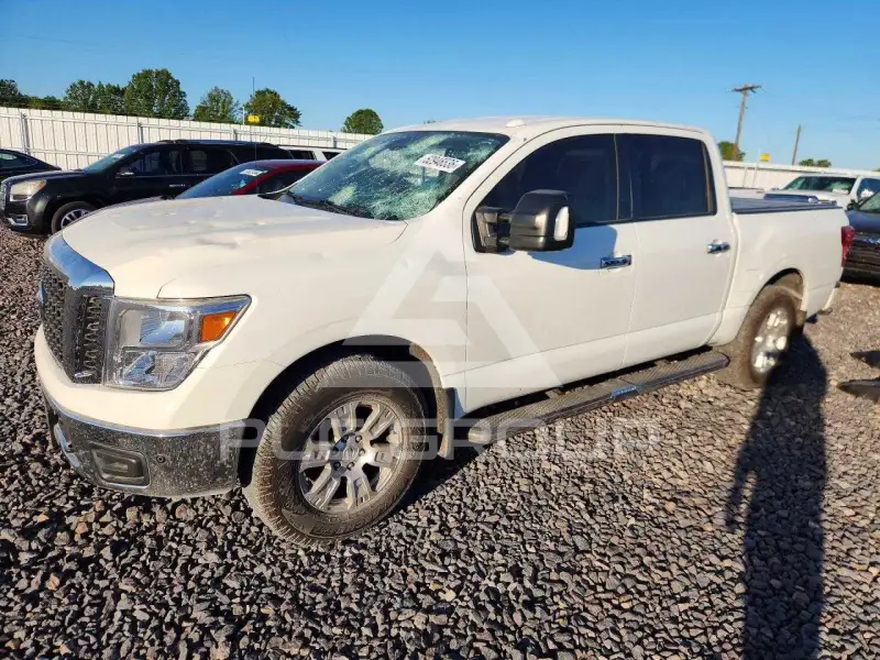 2018 Nissan TITAN фото