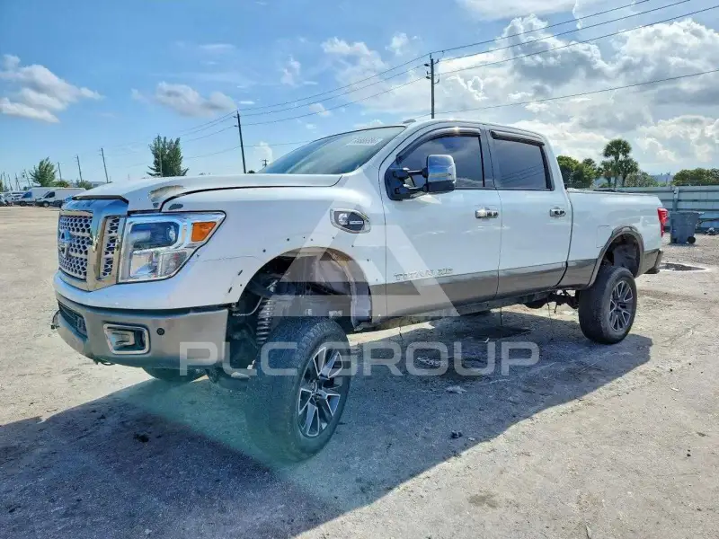 2018 Nissan TITAN photo