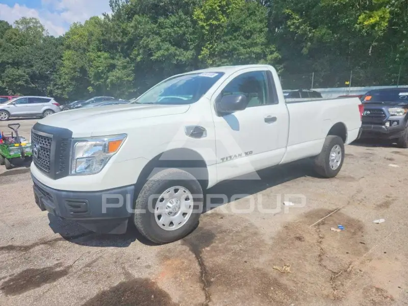 2018 Nissan TITAN photo