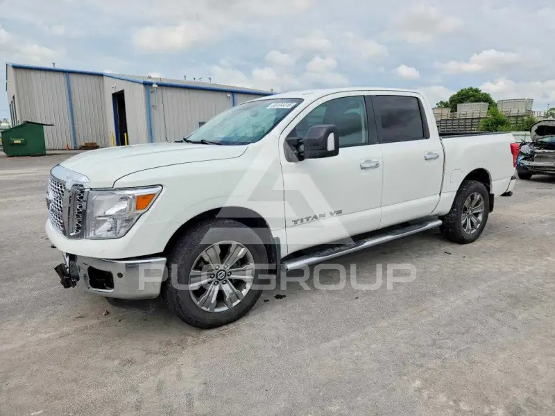 2018 Nissan TITAN photo