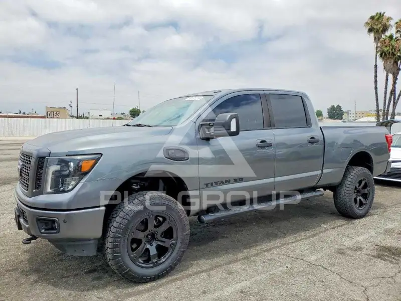2018 Nissan TITAN photo