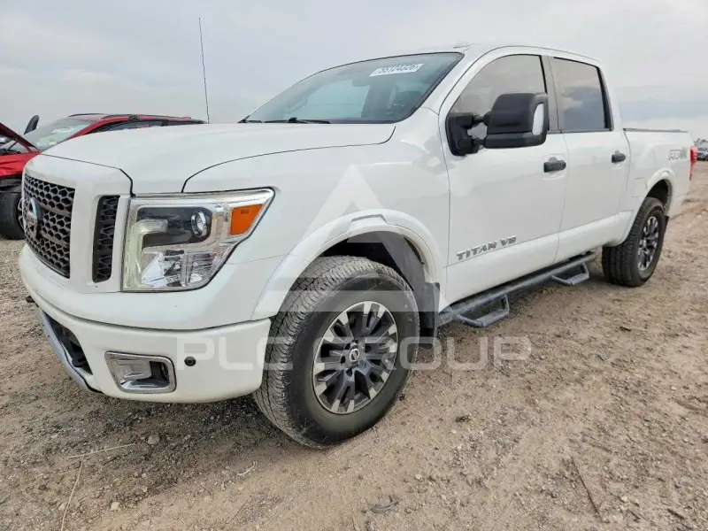 2018 Nissan TITAN фото