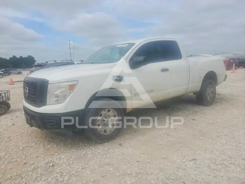 2018 Nissan TITAN фото