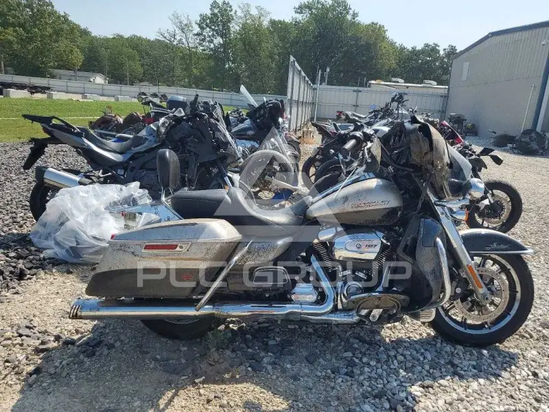 2018 Harley-Davidson FL photo