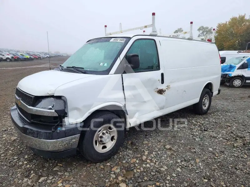 2018 Chevrolet Express photo