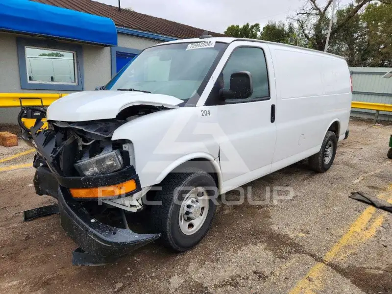 2018 Chevrolet Express photo