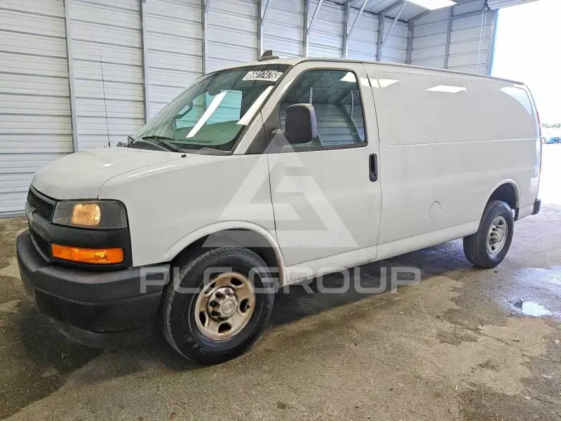2018 Chevrolet Express photo