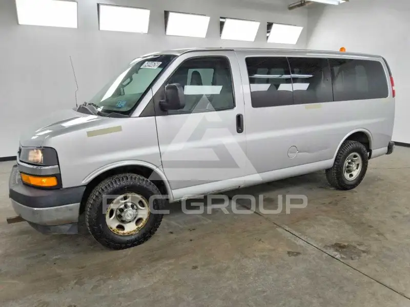 2018 Chevrolet Express photo