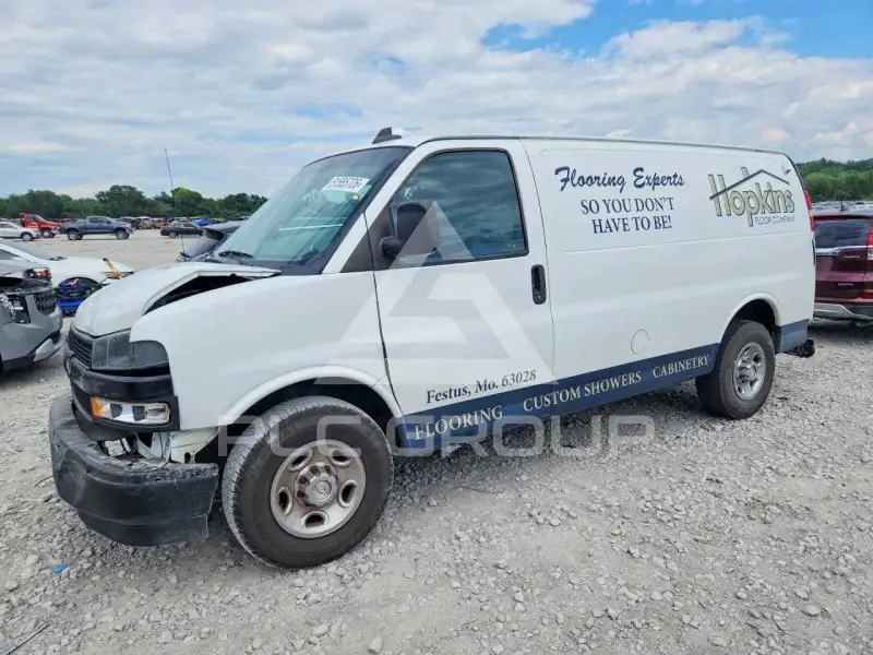 2018 Chevrolet Express photo