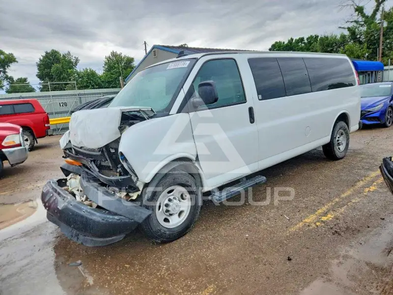 2018 Chevrolet Express photo