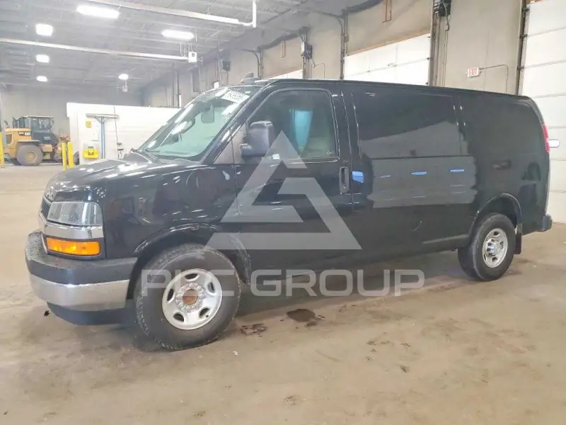 2018 Chevrolet Express photo