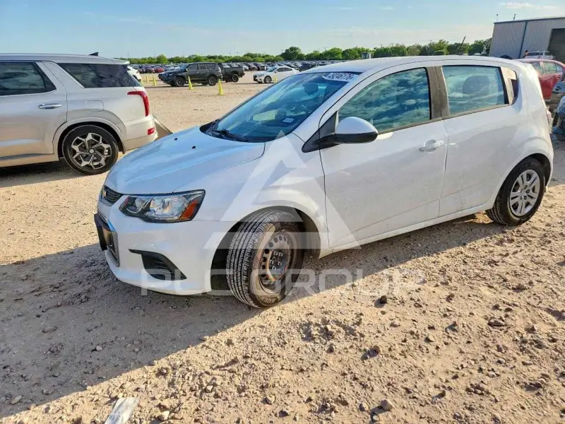 2018 Chevrolet Sonic фото