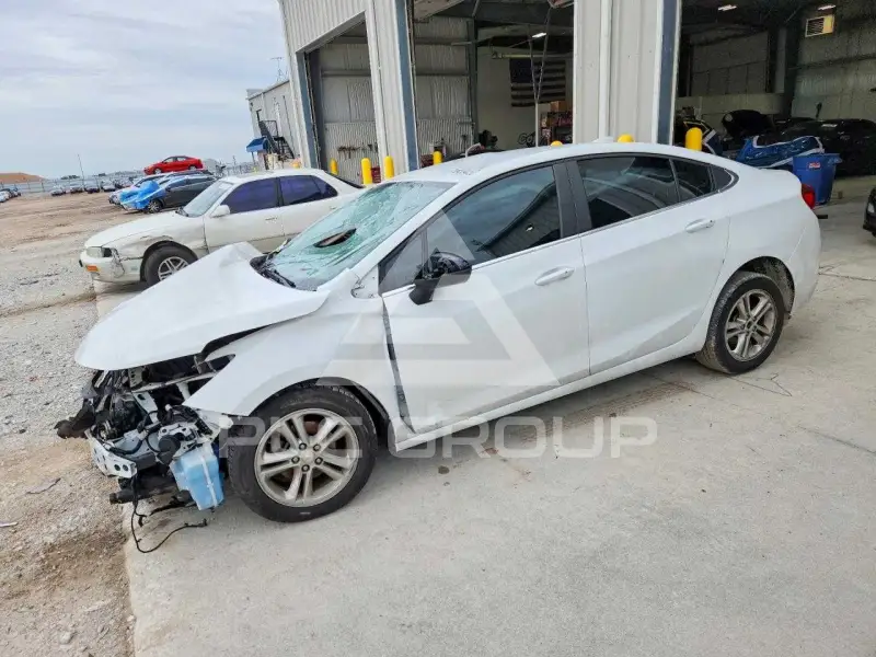 2018 Chevrolet Cruze photo