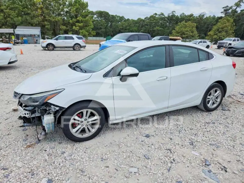 2018 Chevrolet Cruze photo