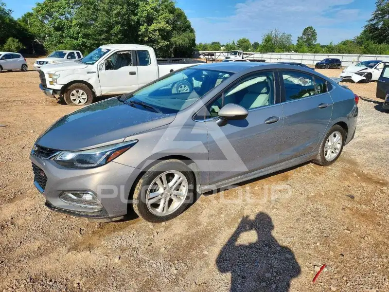 2018 Chevrolet Cruze photo