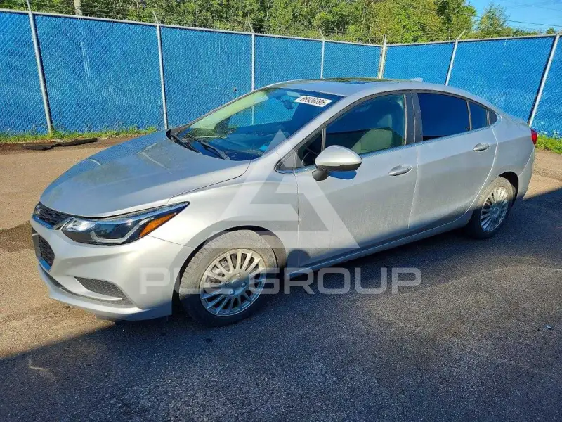 2018 Chevrolet Cruze photo