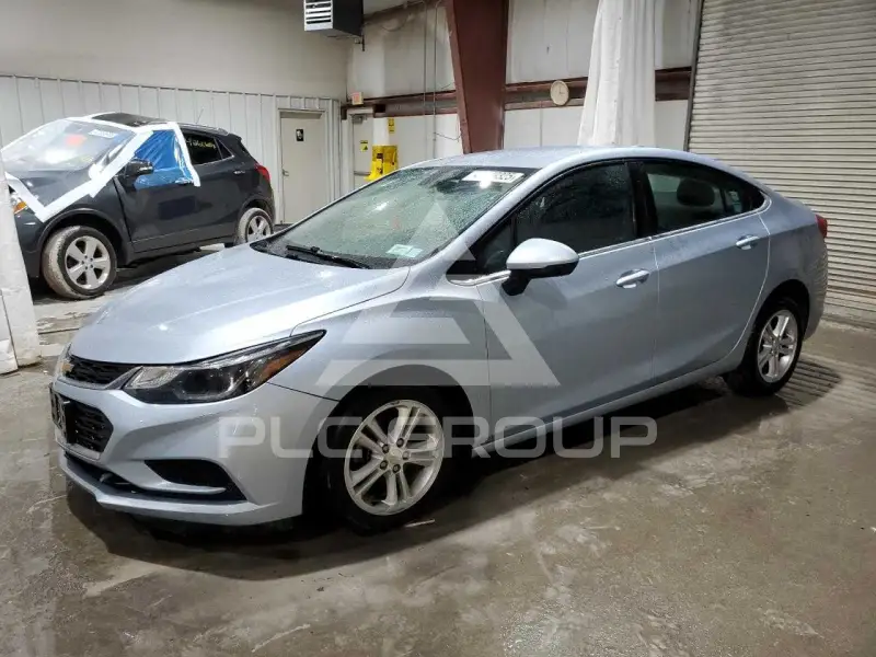 2018 Chevrolet Cruze photo