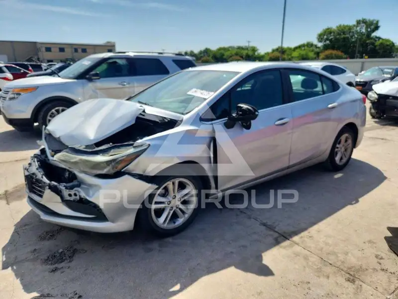 2018 Chevrolet Cruze photo