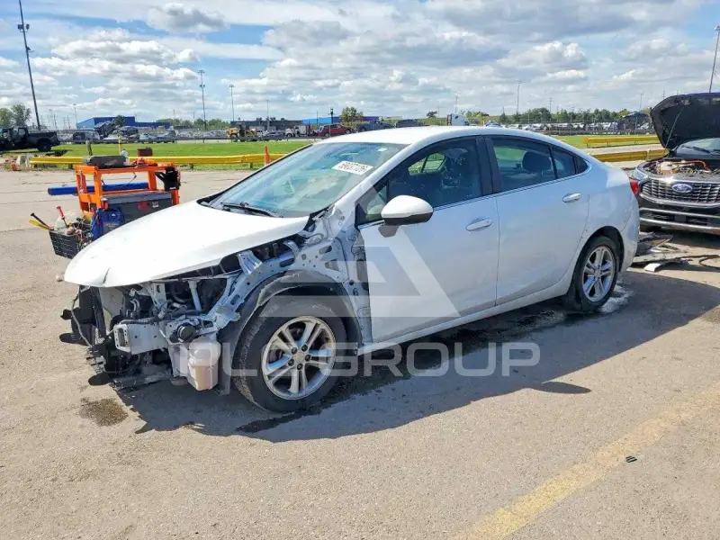 2018 Chevrolet Cruze photo