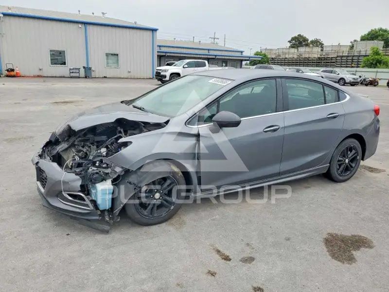 2018 Chevrolet Cruze photo