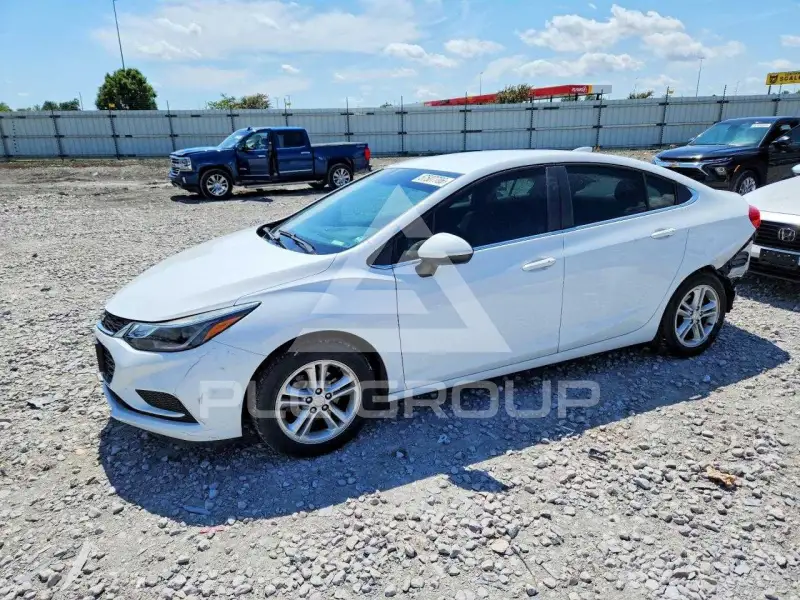 2018 Chevrolet Cruze photo