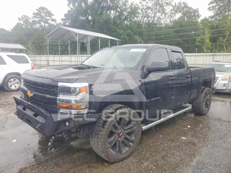2018 Chevrolet Silverado photo