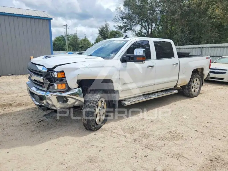 2018 Chevrolet Silverado photo