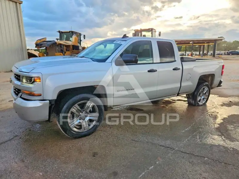 2018 Chevrolet Silverado photo