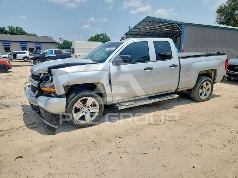 2018 Chevrolet Silverado photo