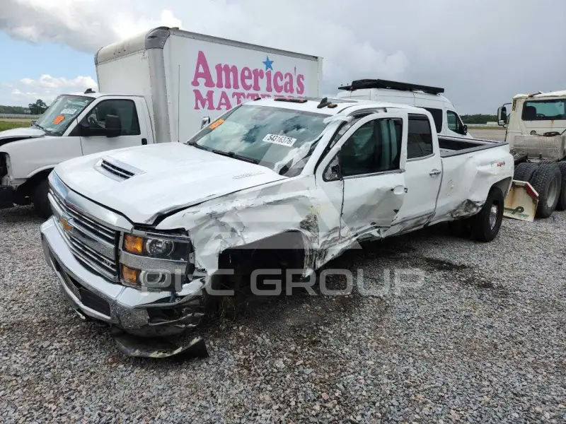2018 Chevrolet Silverado photo