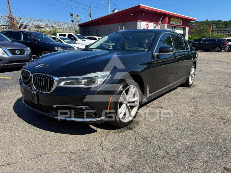 2018 BMW 750 фото