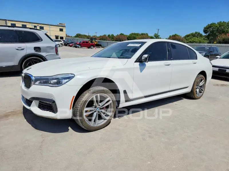 2018 BMW 750 фото