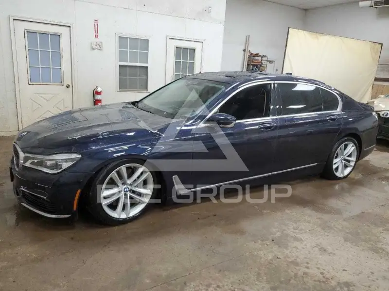 2018 BMW 750 photo