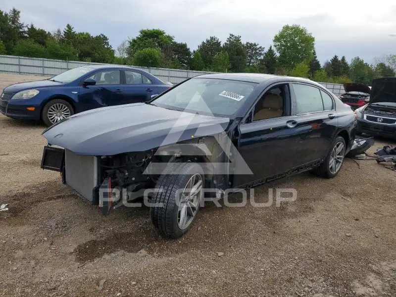 2018 BMW 750 фото