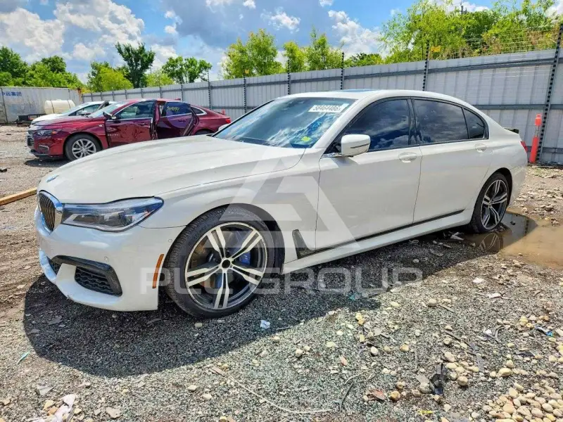 2018 BMW 750 фото
