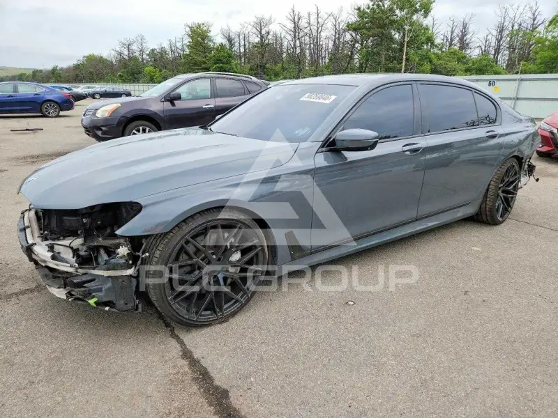 2018 BMW 750 фото
