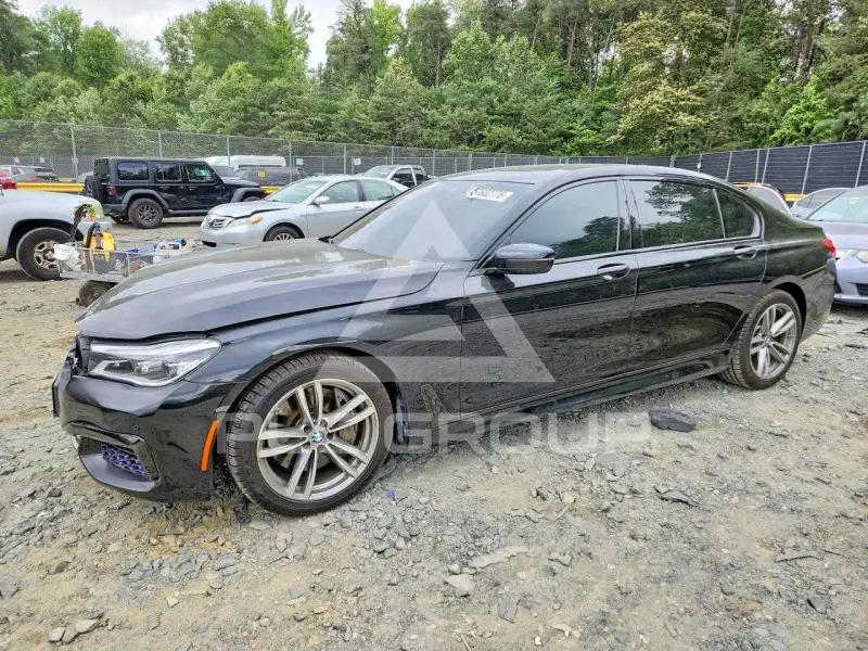 2018 BMW 750 фото